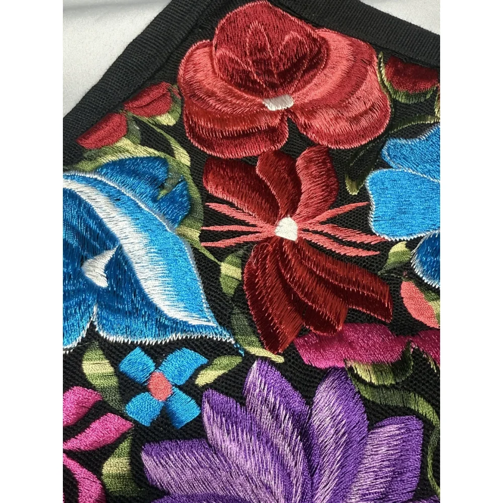 Embroidered Floral Decorative Needlework Zippered Pillow Cover Case 18”x 18” GUC